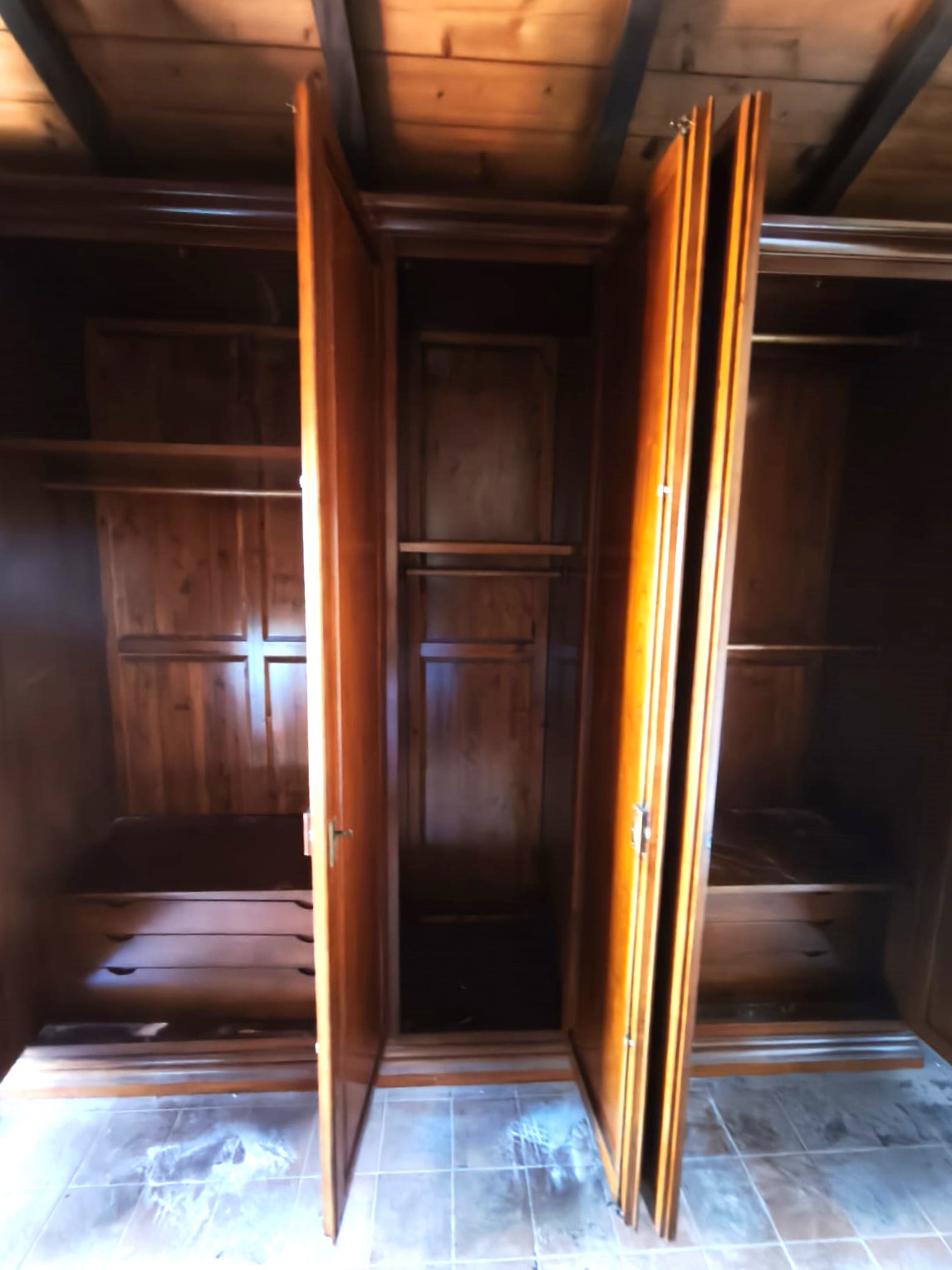 89456 Armadio in legno cinque ante