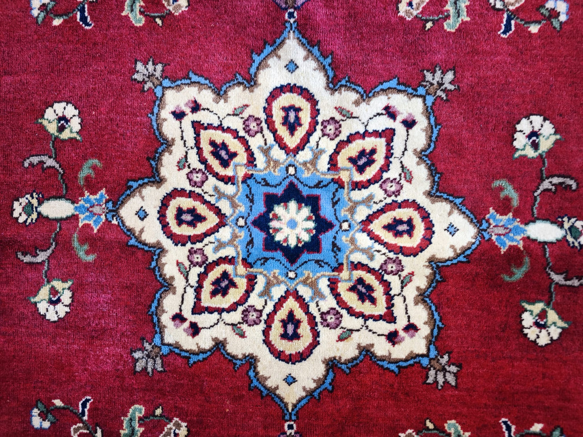 94724 Tappeto in fibra naturale rosso con decoro a motivo floreale 140cm x 215cm