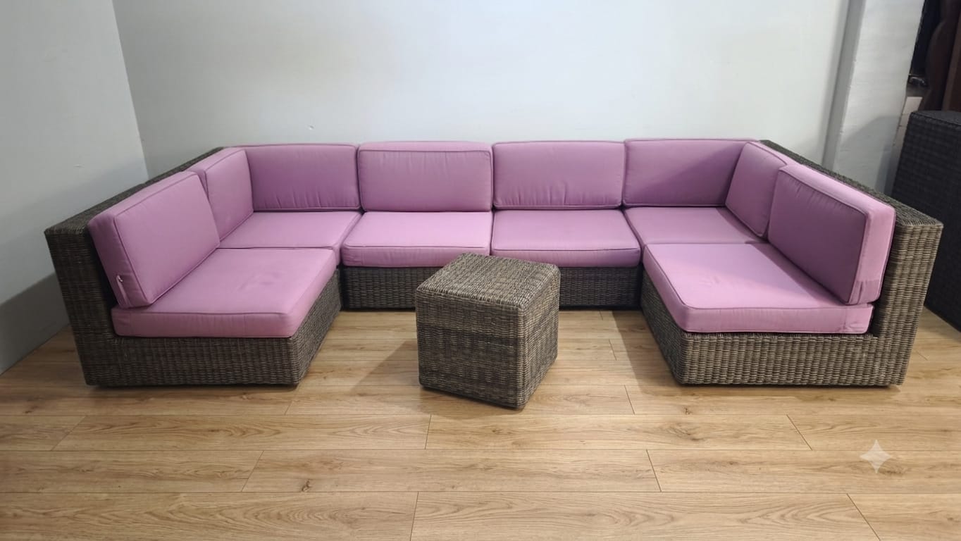 92365 Divano modulare Ethimo Cube con tavolo e pouf
