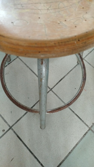 87740 Sgabello industriale con seduta in legno