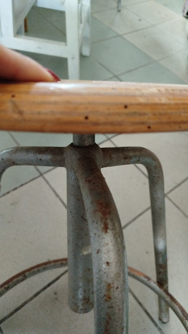 87740 Sgabello industriale con seduta in legno