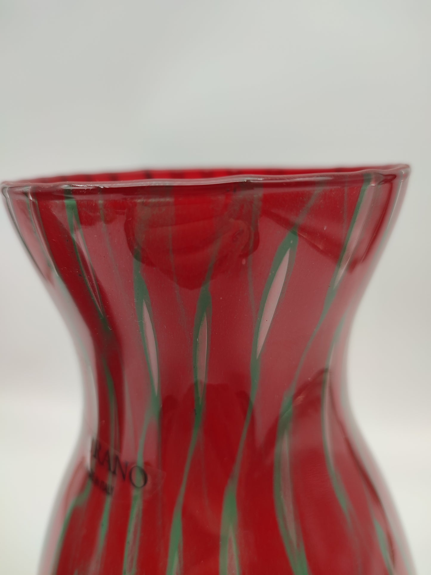 58497 Vaso in vetro di Murano  rosso con sfumature verdi