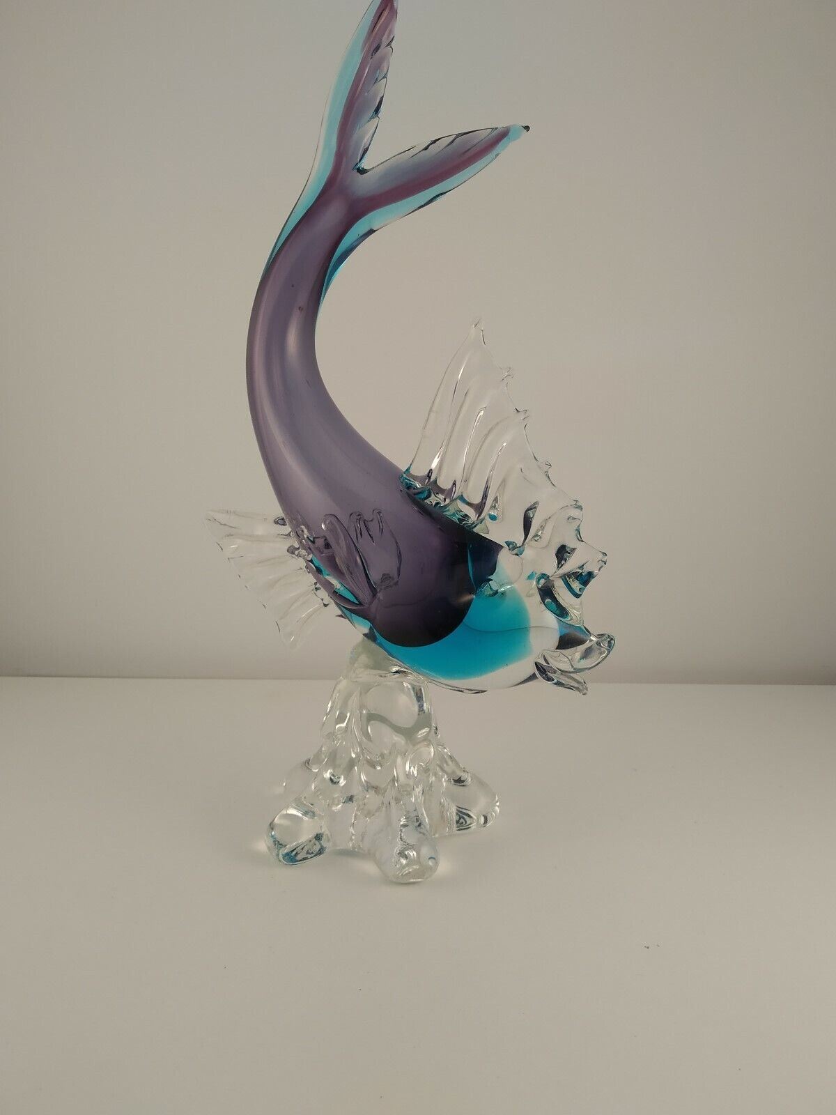 Scultura in vetro soffiato forma pesce sfumature viola e blu cod. 28494