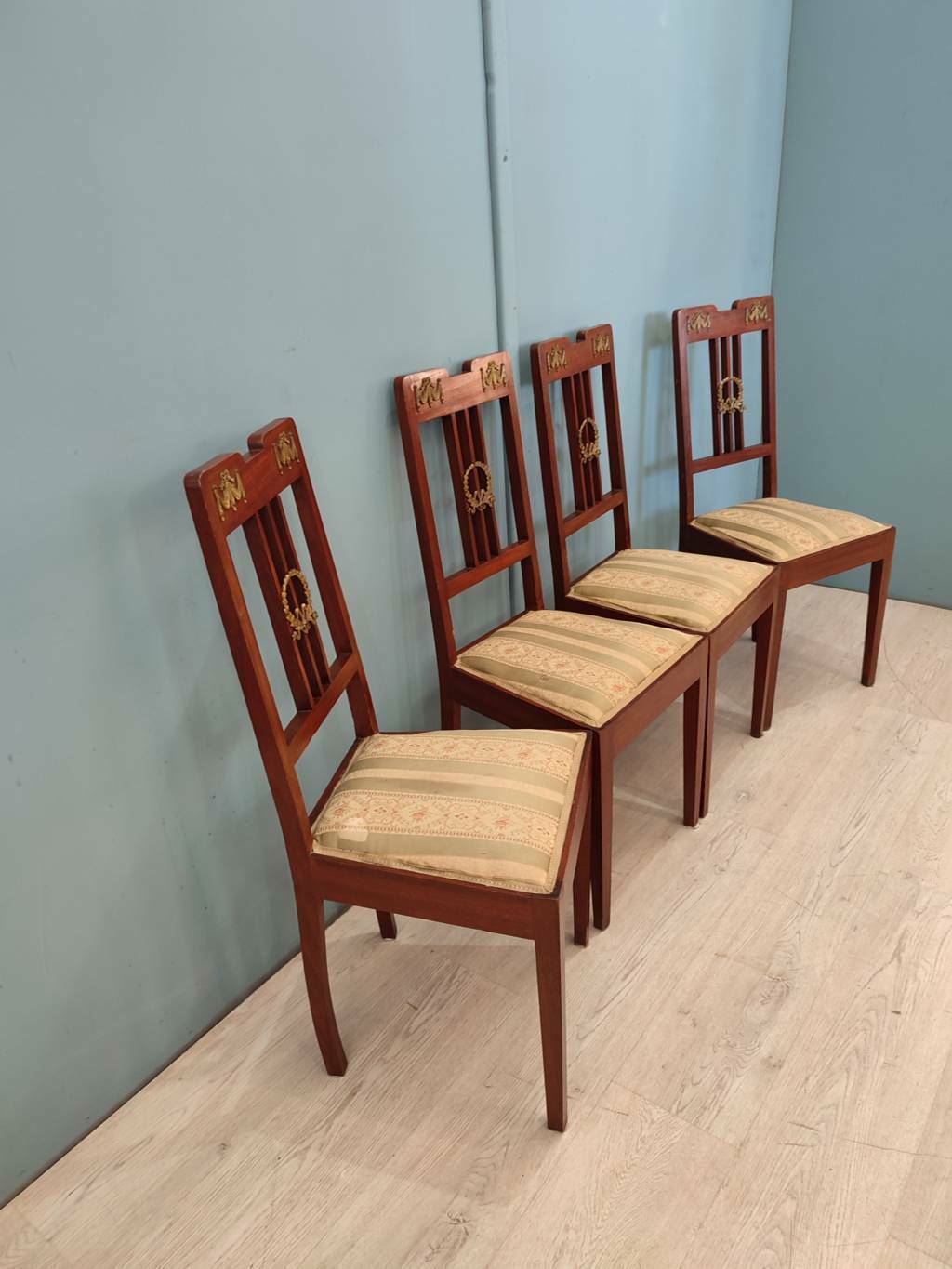 48835 Set n 4 sedie Liberty in legno e tessuto – dalbrocante